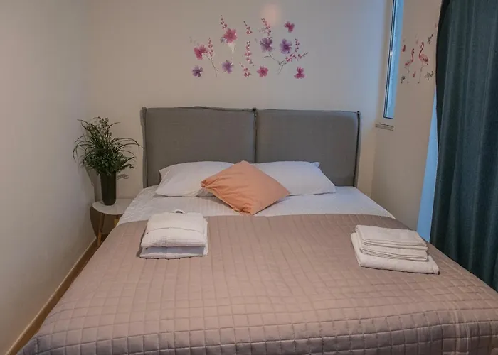 Urban Oasis, Stylish Short Stay Apartment In Piraeus Center