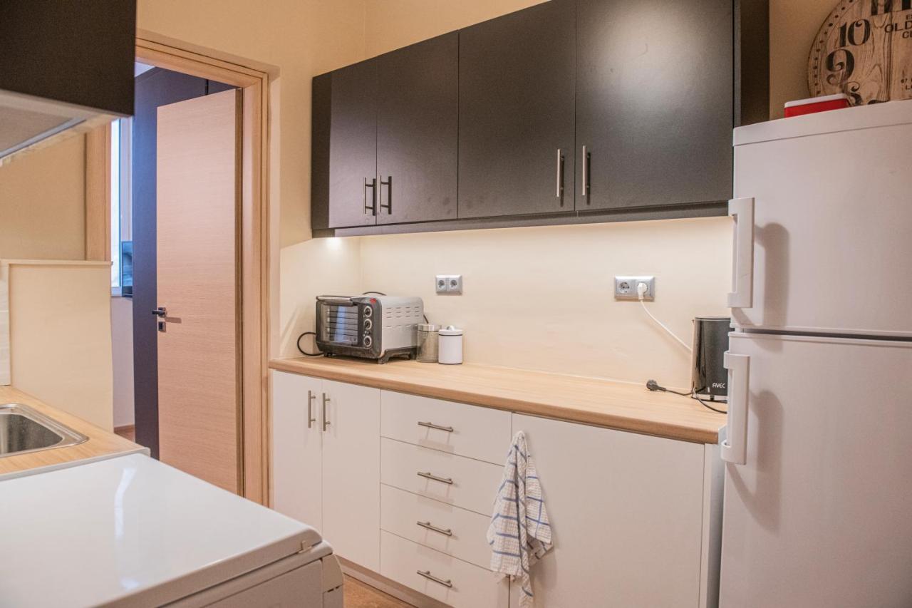 Urban Oasis, Stylish Short In Center Apartment Piraeus