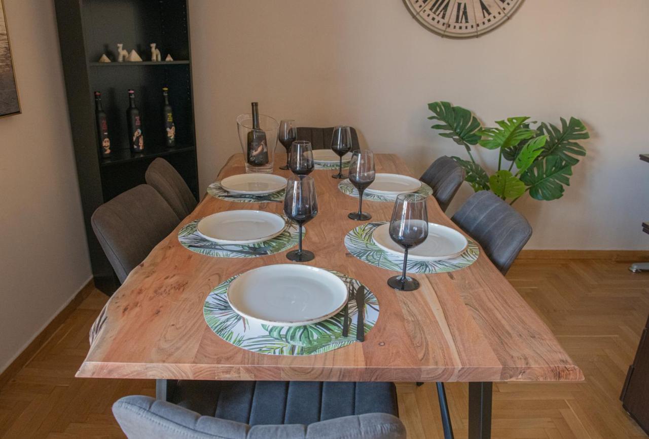Urban Oasis, Stylish Short In Center Apartment Piraeus
