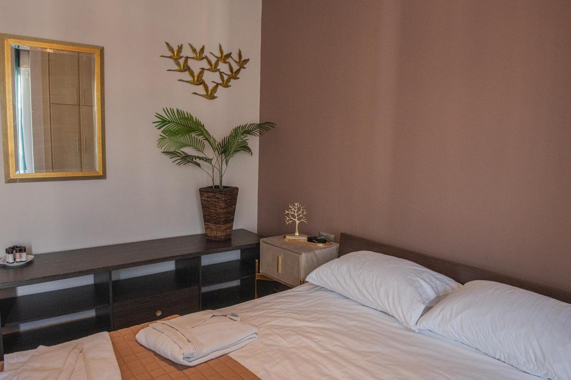 Apartment Urban Oasis, Stylish Short In Center Piraeus